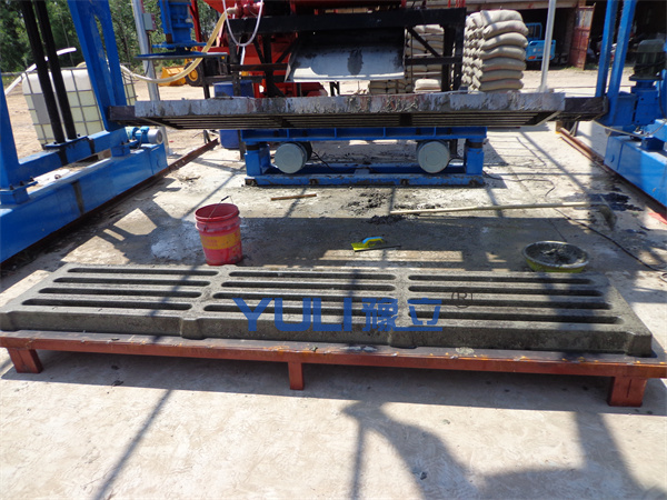 豬場(chǎng)漏糞板使用水泥漏縫板有哪些優(yōu)點(diǎn)?